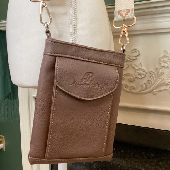 Elegant Brown Crossbody Bag‎ with Patterned Strap - Picture 2 of 4